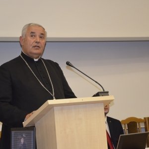 Sesja naukowa poświęcona arcybiskupowi Ignacemu Tokarczukowi