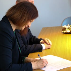 Podpisanie umowy z powiatem niżańskim