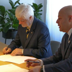 Podpisanie umowy z powiatem niżańskim