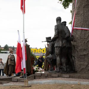 Uroczystość odsłonięcia i poświęcenia Pomnika Żołnierzy Wyklętych w Mielcu