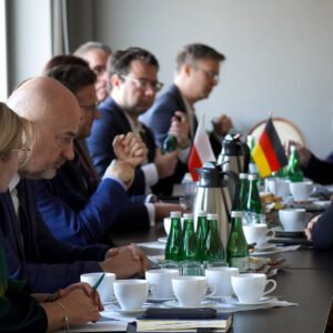 Wojewoda podkarpacki Ewa Leniart przyjęła delegację posłów niemieckiego Bundestagu. Spotkanie dotyczyło doświadczeń województwa podkarpackiego w kontekście przyjęcia uchodźców.
