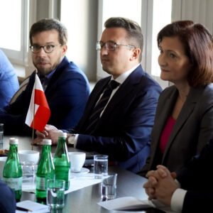 Wojewoda podkarpacki Ewa Leniart przyjęła delegację posłów niemieckiego Bundestagu. Spotkanie dotyczyło doświadczeń województwa podkarpackiego w kontekście przyjęcia uchodźców.