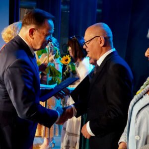 Marszałek Województwa Podkarpackiego gratuluje osobom wyróżnionym