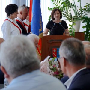 Wojewoda podkarpacki Ewa Leniart przemawia podczas uroczystości