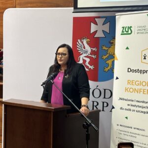 Wiceminister funduszy i polityki regionalnej Małgorzata Jarosińska-Jedynak przemawia podczas konferencji