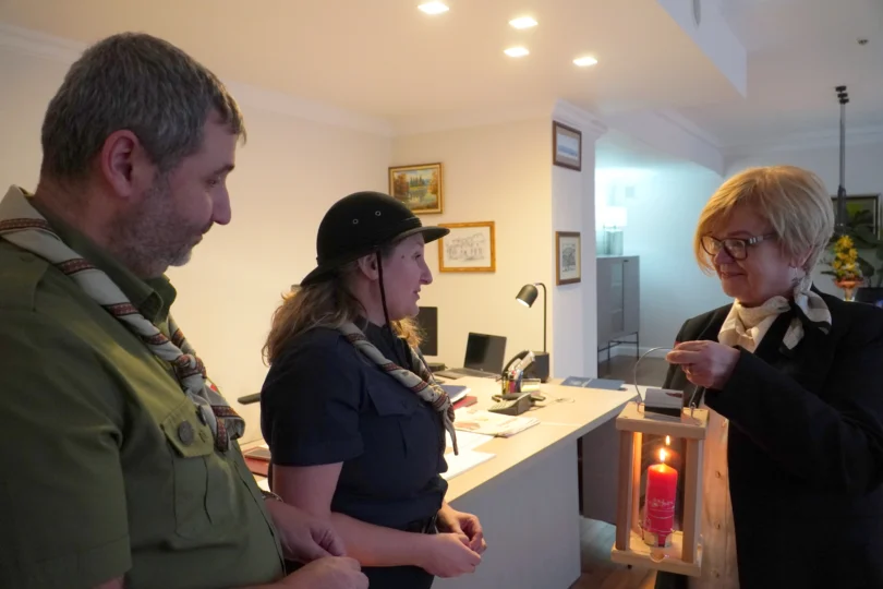 Wojewoda podkarpacki Teresa Kubas-Hul odbiera Betlejemskie Światełko Pokoju