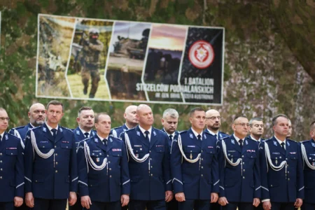 Przedstawiciele służb mundurowych biorący udział w spotkaniu opłatkowym