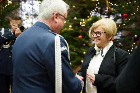 Przedstawiciele służb mundurowych biorący udział w spotkaniu opłatkowym