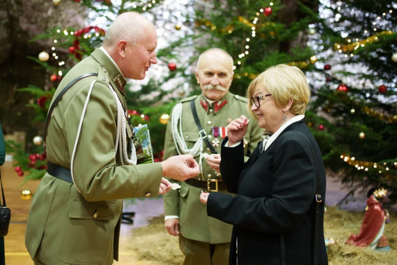 Przedstawiciele służb mundurowych biorący udział w spotkaniu opłatkowym