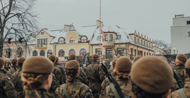 Żołnierze 3 Podkarpackiej Brygady Obrony Terytorialnej podczas przysięgi w Tarnobrzegu.