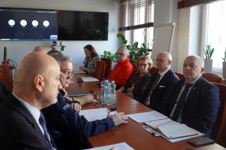 Uczestnicy konferencji prasowej wojewody