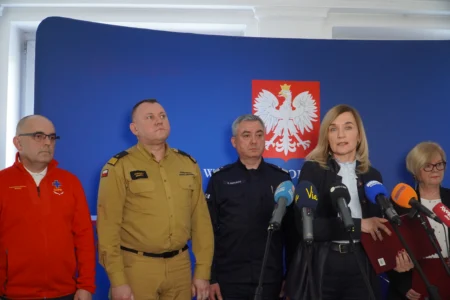 Uczestnicy konferencji prasowej wojewody