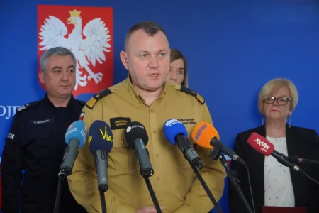 Uczestnicy konferencji prasowej wojewody