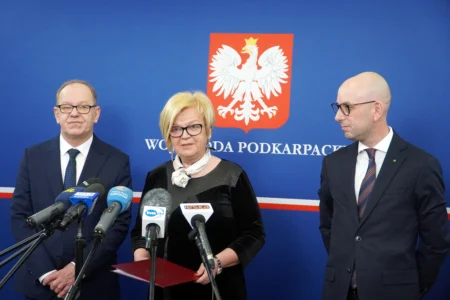 Wojewoda podkarpacki Teresa Kubas-Hul podczas konferencji prasowej