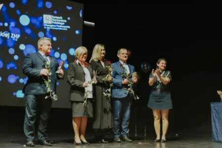 Uczestnicy gali harcerskiej