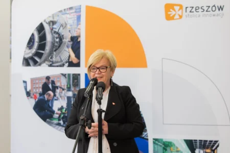 Uczestnicy spotkania na temat przyszłości kształcenia zawodowego