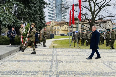 Uczestnicy obchodów rocznicy powstania Armii Krajowej