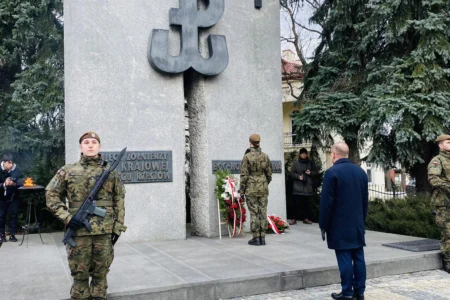 Uczestnicy obchodów rocznicy powstania Armii Krajowej