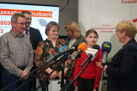 Uczestnicy obchodów 112