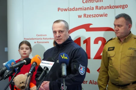 Uczestnicy obchodów 112