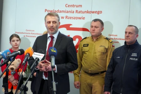 Uczestnicy obchodów 112