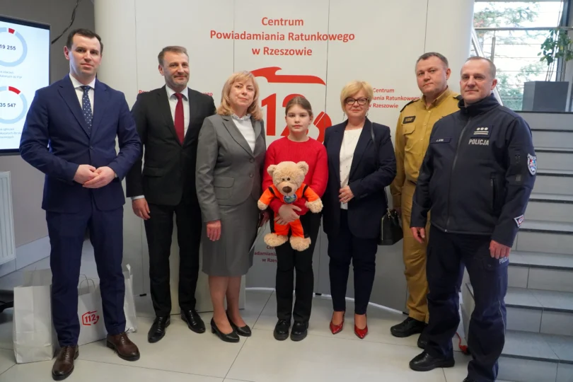 Uczestnicy obchodów 112