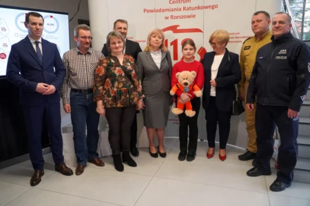 Uczestnicy obchodów 112