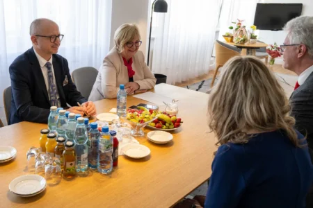 Wojewoda podkarpacki Teresa Kubas-Hul podczas wizyty z konsulem Austrii