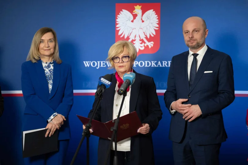 Uczestnicy konferencji prasowej wojewody