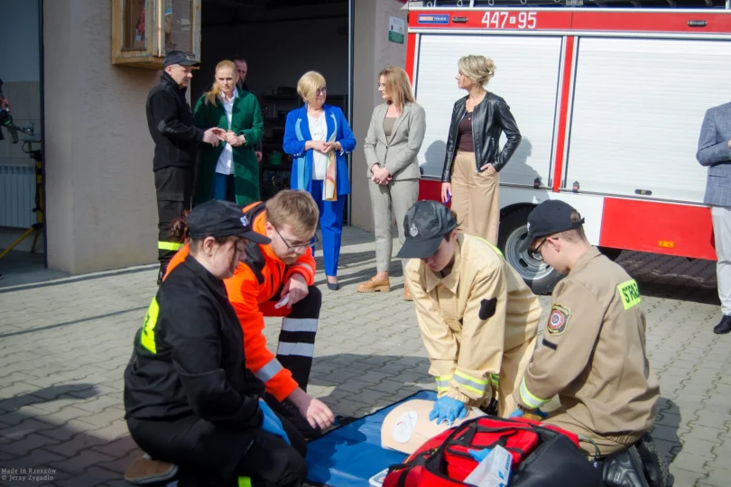Uczestnicy spotkania z minister edukacji Barbarą Nowacką