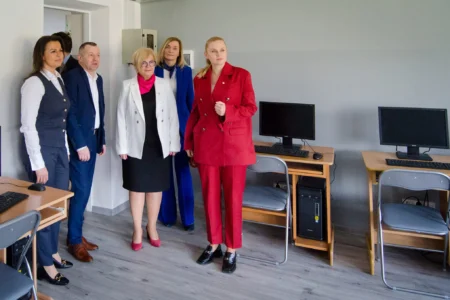 Uczestnicy spotkania z minister edukacji Barbarą Nowacką