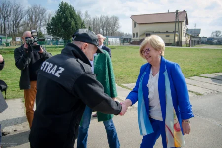 Uczestnicy spotkania z minister edukacji Barbarą Nowacką