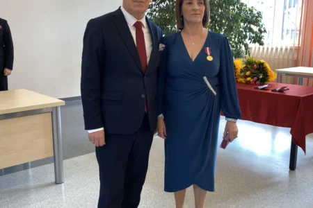 Wicewojewoda podczas uroczystości wręczenia odznaczeń państwowych