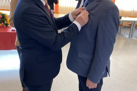 Wicewojewoda podczas uroczystości wręczenia odznaczeń państwowych