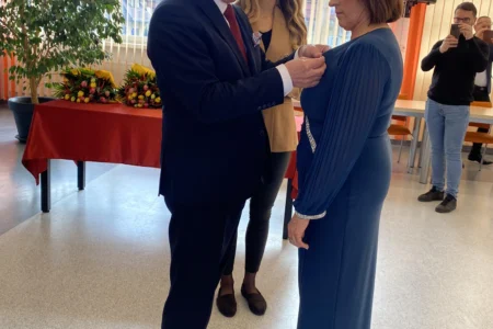 Wicewojewoda podczas uroczystości wręczenia odznaczeń państwowych