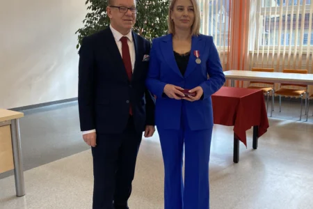 Wicewojewoda podczas uroczystości wręczenia odznaczeń państwowych