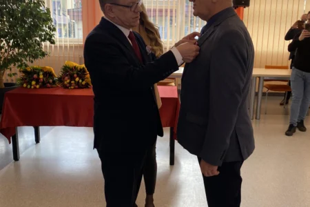 Wicewojewoda podczas uroczystości wręczenia odznaczeń państwowych