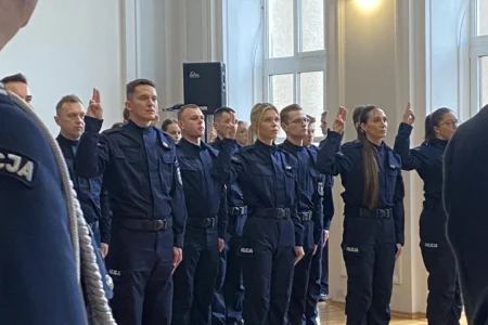 Uczestnicy ceremonii ślubowania policjantów