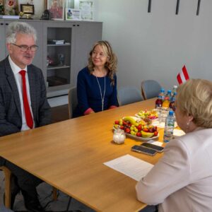 Wojewoda podkarpacki Teresa Kubas-Hul podczas wizyty z konsulem Austrii
