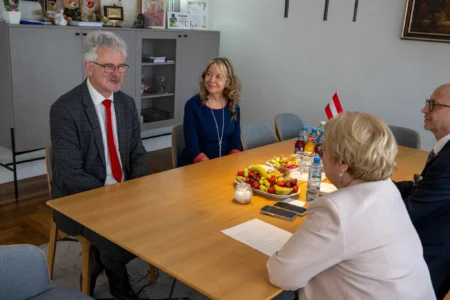 Wojewoda podkarpacki Teresa Kubas-Hul podczas wizyty z konsulem Austrii