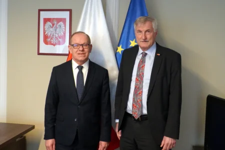 I wicewojewoda podkarpacki Wiesław Buż i konsul generalny Niemiec w Krakowie Holger Mahnicke