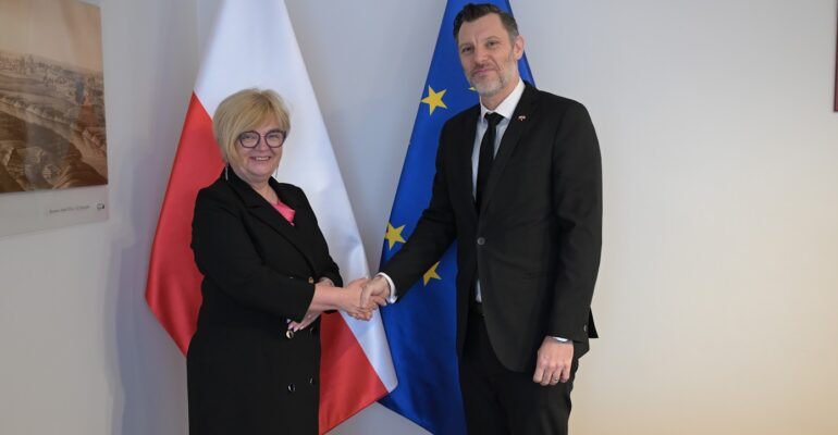 Wojewoda podkarpacki Teresa Kubas-Hul i Cédric Peltier, konsul generalny Francji w Krakowie.