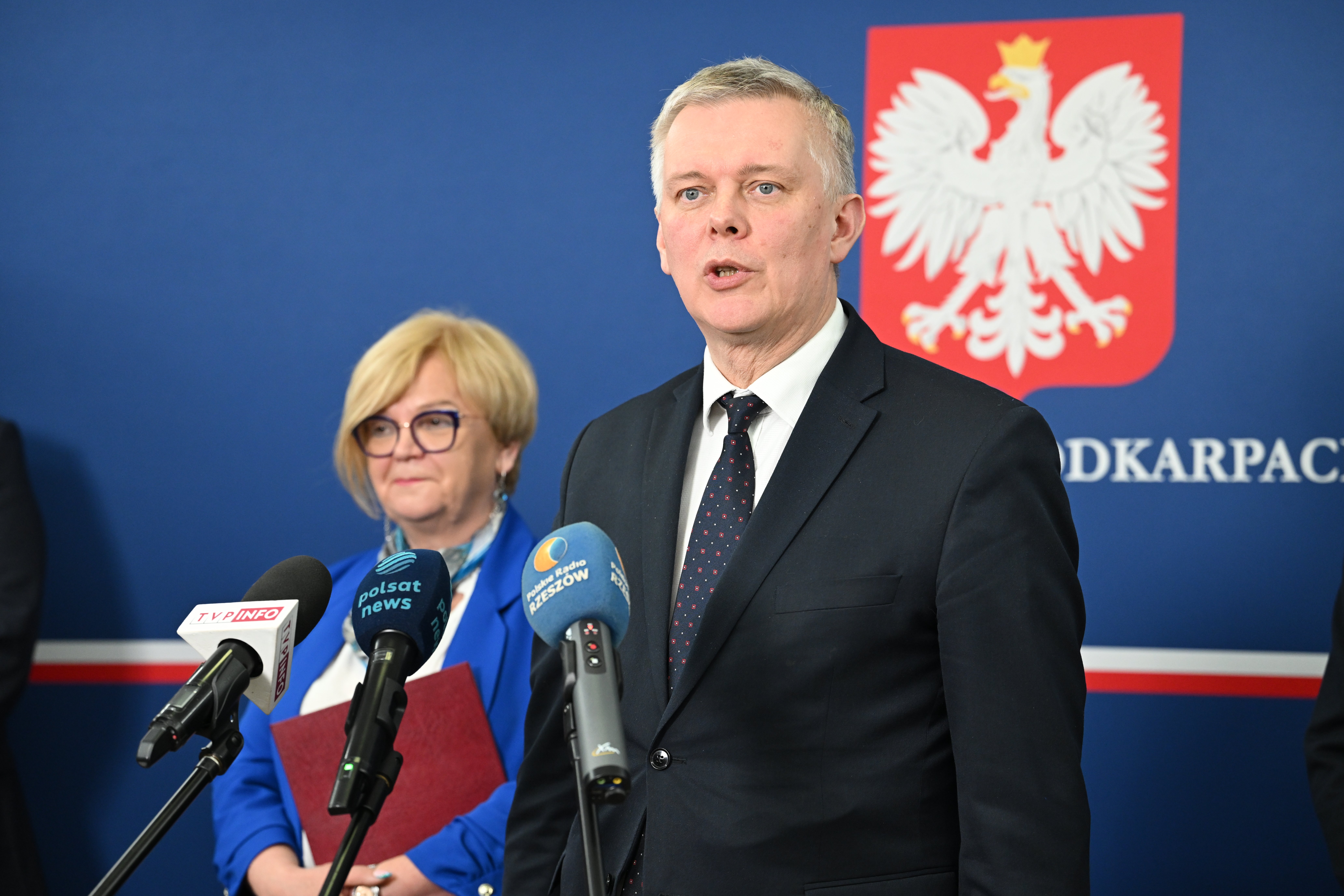 Minister Tomasz Siemoniak i wojewoda podkarpacki Teresa Kubas-Hul podczas konferencji prasowej w Podkarpackim Urzędzie Wojewódzkim.