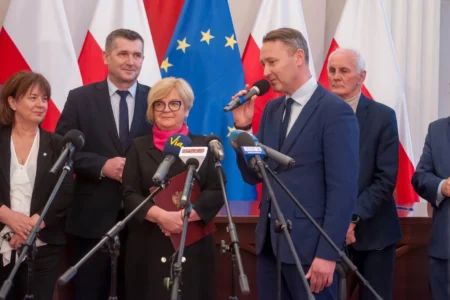 Uczestnicy konferencji prasowej wojewody