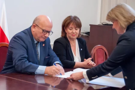 Uczestnicy konferencji prasowej wojewody