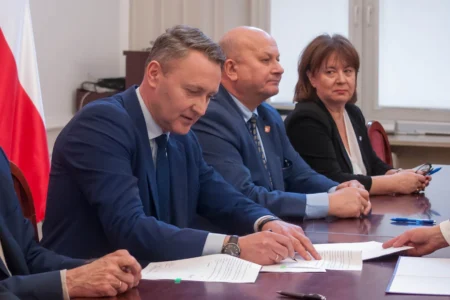 Prezydent Mielca Jacek Wiśniewski podczas spotkania z samorządami