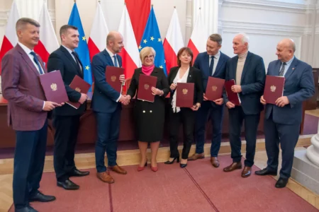 Uczestnicy konferencji prasowej wojewody