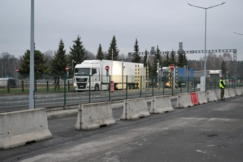 Samochody na polsko-ukraińskim przejściu granicznym.