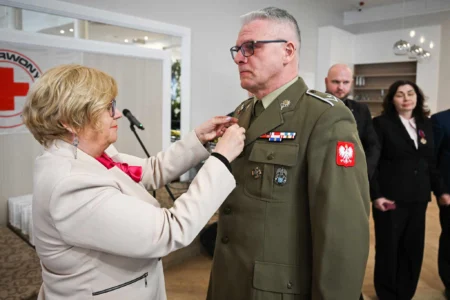 Wojewoda podkarpacki Teresa Kubas-Hul wręcza odznaczenia państwowe