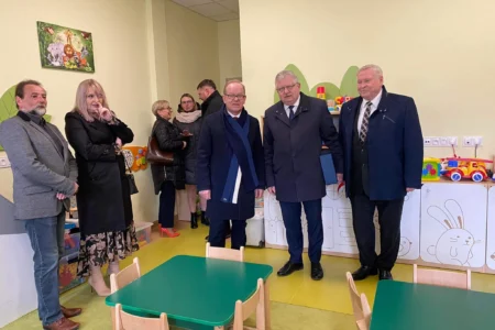 Wicewojewoda podczas otwarcia żłobka